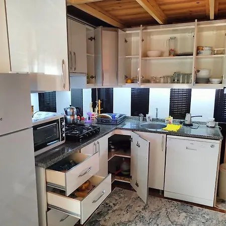 펜션 Bungalow With Garden And Air Conditioning, 150m To The Sea In Bademli, Sleeps 6 디킬리